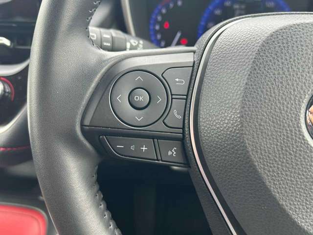 運転中、前方から目線をそらすことなく、オーディオ等の操作が可能な便利機能！安心＆快適なドライブを演出してくれます。