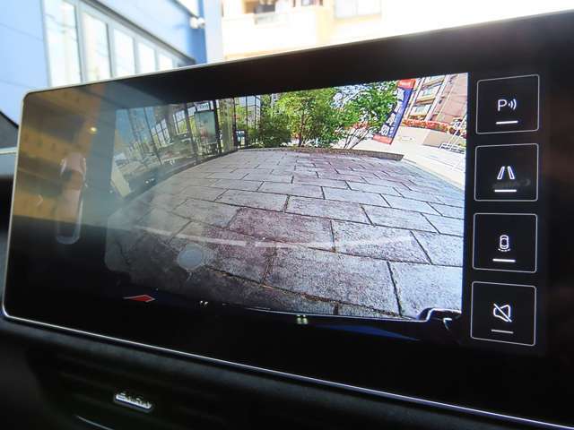 ○コンビニエンスパック- フロントパーキングセンサー・リアリバースカメラ●10.25インチHMIタッチスクリーン●Apple CarPlay / Android Auto