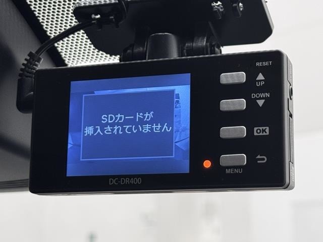 ドライブレコーダー装備してますよ。　思いでの記録や万が一の時の記録にも便利ですね。