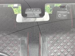 【スズキ　セーフティサポート】走行中に前方の車両等を認識し、衝突しそうな時は警報とブレーキで衝突回避と被害軽減をアシスト。より安全にドライブをお楽しみいただけます。