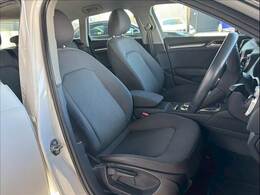 「カラーバックモニター」を装備で駐車が苦手な方でも安心です。