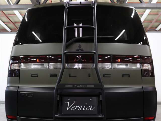 社外リアラダーも装備しているので、リア周りもアクティブに使える仕様となっております。