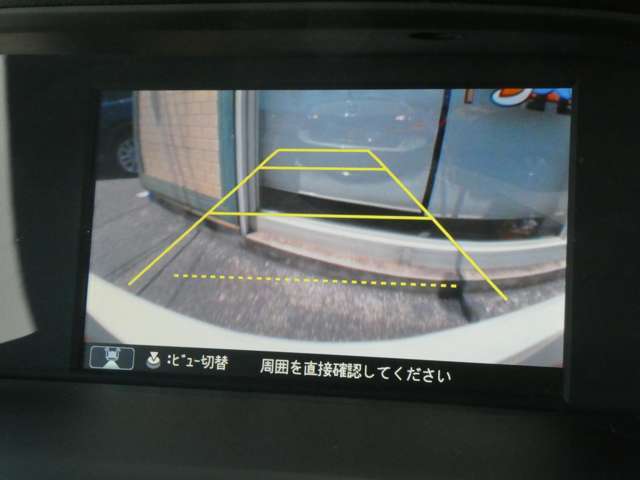 バックカメラが装備されているので駐車が苦手な方も安心です♪