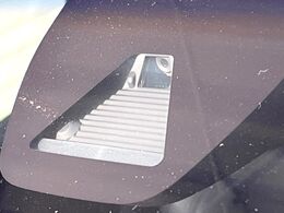 【ホンダセンシング】走行中に前方の車両等を認識し、衝突しそうな時は警報とブレーキで衝突回避と被害軽減をアシスト。より安全にドライブをお楽しみいただけます。