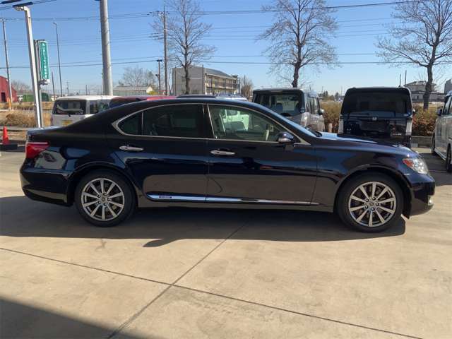 普段街乗りや通勤にも使うから実用性も大事だけど、休日のドライブも楽しみたい・・・そんな方にももってこいの1台です！！