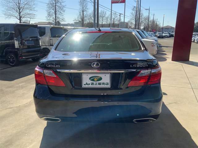 大きすぎず、小さすぎない。平日のお子様の送迎や週末のショッピングなど、さまざまなライフシーンに適した扱いやすいボディサイズです。