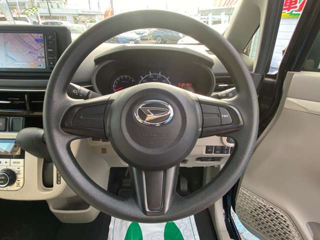 スッキリとした運転席周りで運転のしやすい1台です