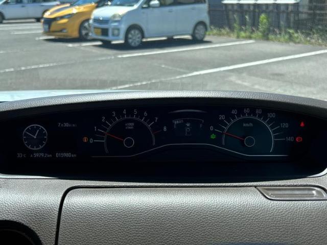 WECARSの展示場では実際に見て、触ってお車をお選びいただけます！知識の豊富な営業スタッフが様々なカーライフをご提案いたします！