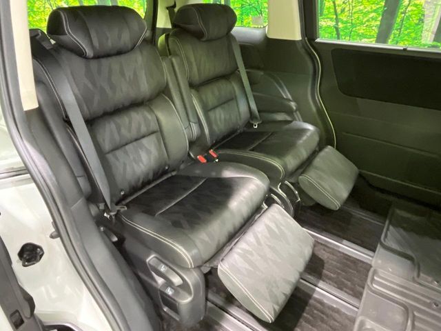 【オットマン付セカンドシート】足を延ばしてリラックスしたいときに便利なオットマン！ロングドライブや仮眠の際にもゆったり快適にお過ごしいただけます♪