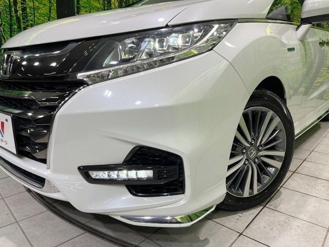 【LEDヘッドライト】悪天候や夜間走行時も良好な視界を確保し安心して運転できる高輝度LEDヘッドライトを装備！点灯速度が早く、消費電力も抑えられています。