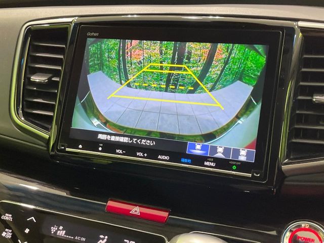 【バックカメラ】駐車時に後方がリアルタイム映像で確認できます。大型商業施設や立体駐車場での駐車時や、夜間のバック時に大活躍！運転スキルに関わらず、今や必須となった装備のひとつです！