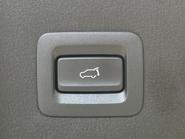 【問合せ：0776-53-4907】【パワーバックドア】スマートキーや運転席のボタンを押すだけでリアゲートが自動で開閉します！荷物を持っている時や、高い位置にあるバックドアを閉める際に便利です。