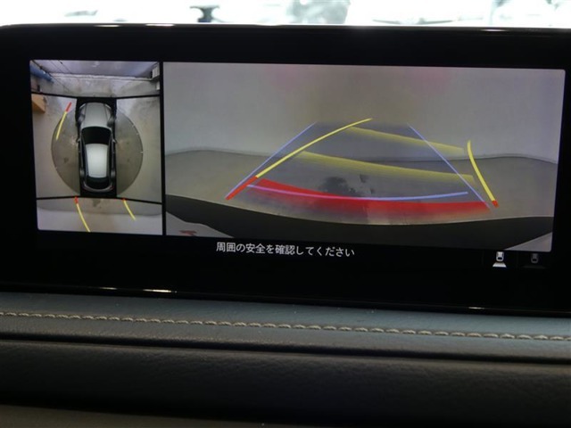 駐車も安心のガイドライン付きバックモニターです。