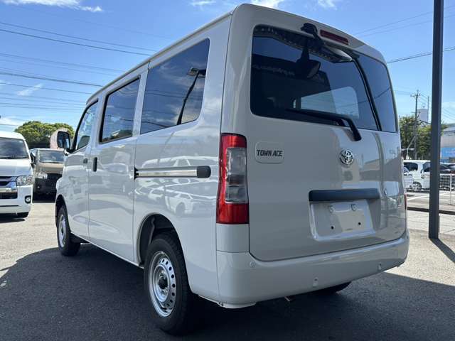 4WD/トヨタセーフティセンス/コーナーセンサー/アイドリングストップ/キーレスエントリー/Wエアバッグ/パワーウインドウ/横滑り防止装置/ヘッドライトレベライザー/純正ホイール/登録済未使用車