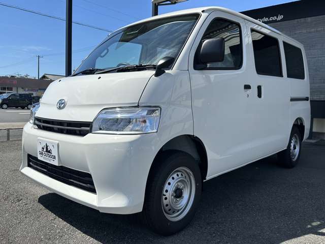4WD/トヨタセーフティセンス/コーナーセンサー/アイドリングストップ/キーレスエントリー/Wエアバッグ/パワーウインドウ/横滑り防止装置/ヘッドライトレベライザー/純正ホイール/登録済未使用車