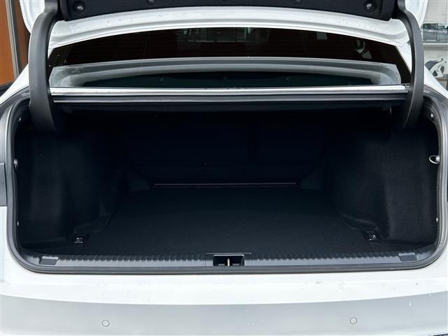 輸入車をお探しになられている方に、貴方の大切な1台をお届けします。3ブランドを較べて愉しんで下さい。