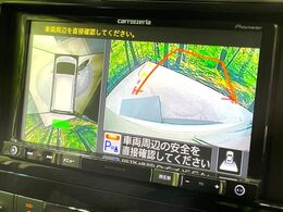 【アラウンドビューモニター】専用のカメラにより、上から見下ろしたような視点で360度クルマの周囲を確認することができます☆縦列駐車や幅寄せ時に活躍してくれます♪