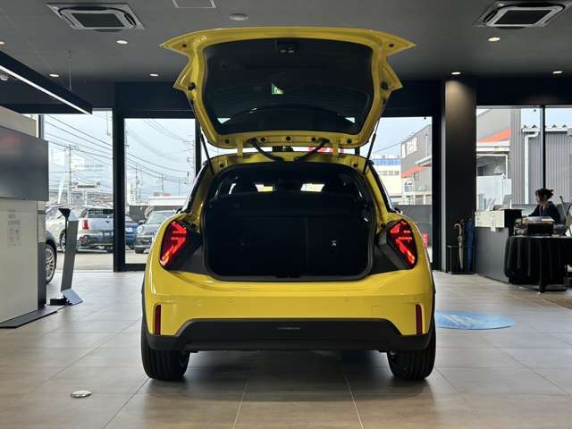 内装も綺麗な状態が保たれております。気になる煙草や嫌な匂いも無く大変お勧めです！