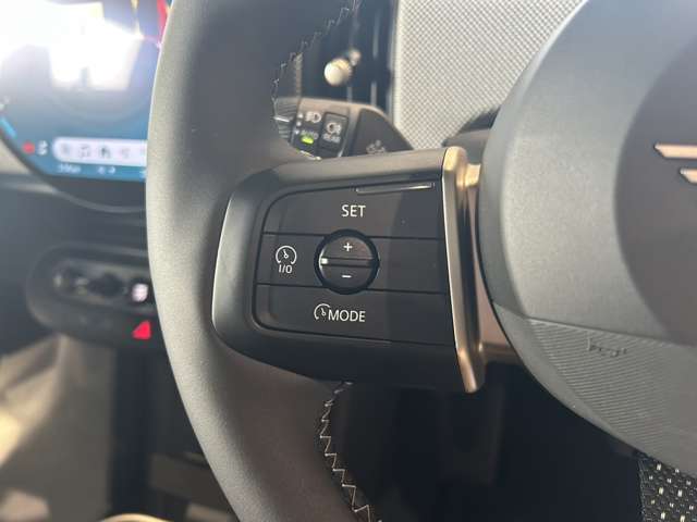 ナビやオーディオはこちらのMINIコントローラーで操作できます☆