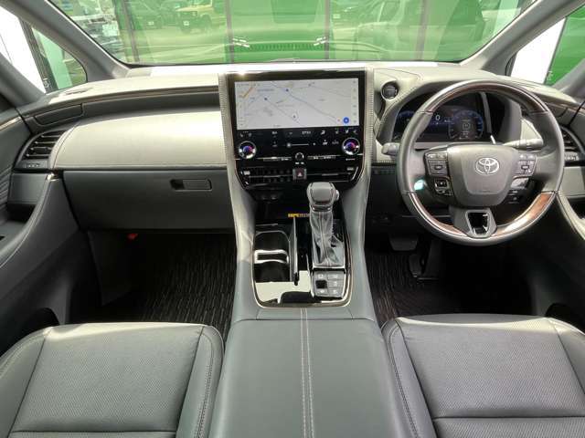 【運転席】座り心地が良いシートなので長時間の運転でも快適にお過ごしいただけます。新品のフロアマットのご注文も可能です。掲載箇所以外にご希望の写真がございましたらお気軽にお問い合わせ下さい。