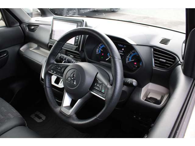 飽きのこないインテリアデザイン。小物入れなど嬉しい装備が満載です