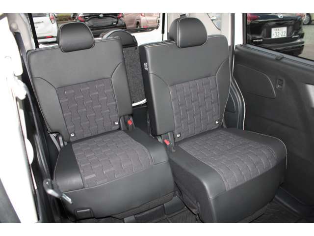 後席もリクライニング＆スライドが可能なので、体の大きな方でもゆったり座れます！