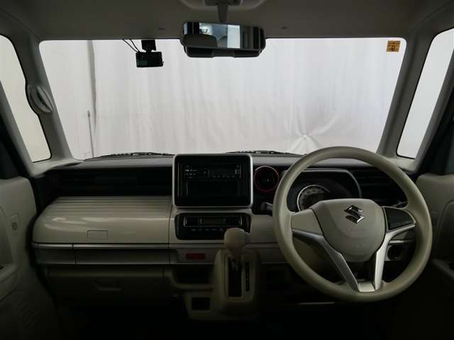 見通しのよいすっきりとした視界で、誰でも運転しやすいです。運転のしやすさは疲れにくさにも繋がりますよ♪