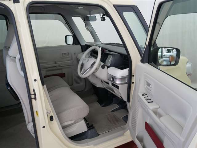 ファブリックで包み込んだベーシックなシートです。通気性が良くて蒸れにくい上に、保温性も高いので冬場でも冷えを感じにくいです♪