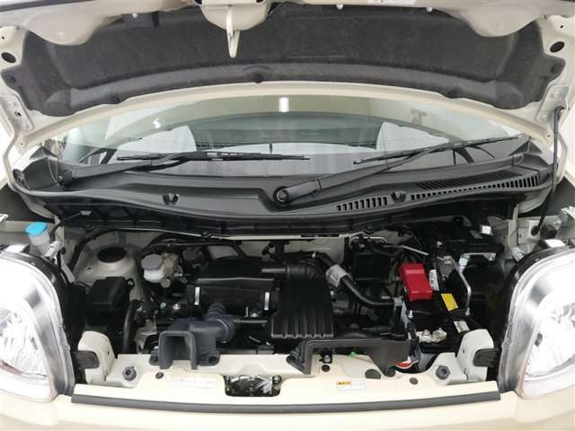 普段はあまり見ないエンジンルーム内も綺麗に仕上げています。見えないところも清潔に保ちたいですよね。