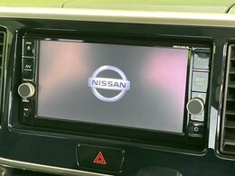 【純正ナビ】人気の純正ナビを装備。オーディオ機能も充実しており、Bluetooth接続すればお持ちのスマホやMP3プレイヤーの音楽を再生可能！毎日の運転がさらに楽しくなります！！