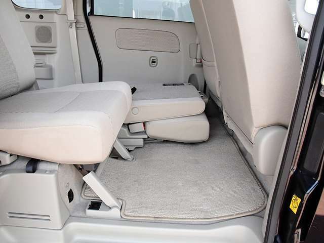 リヤシートを格納して長尺物の搭載も可能です。