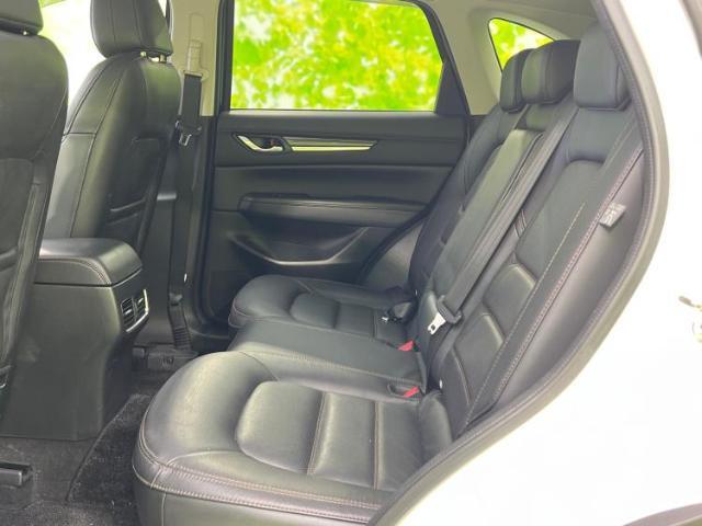 WECARSでは各商談席に大型モニターをご用意しております！見やすい大画面でゆったりと全国の在庫をご覧いただけます！是非ご来店お待ちしております！