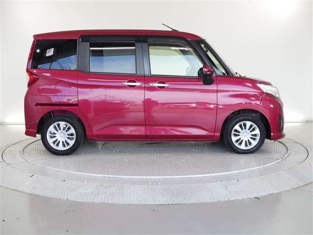 両側パワースライドドア付きだから、狭い駐車スペースなどでの 乗り降りラクラク！小さなお子さまのいるご家庭には嬉しい装備。