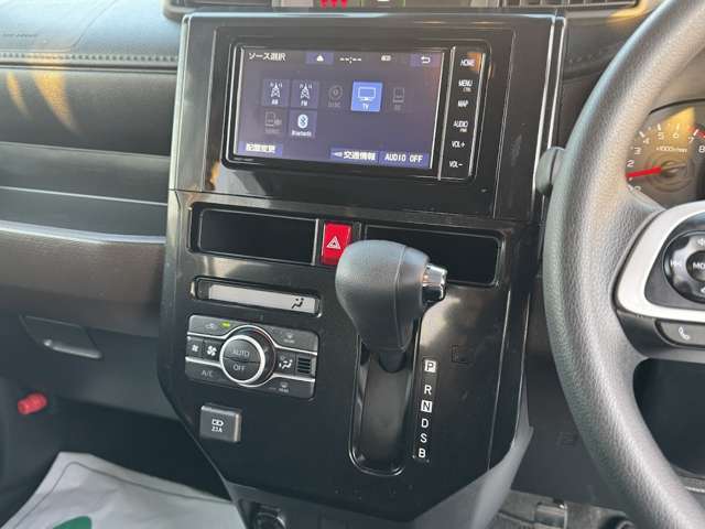 フルセグTV/DVD再生/Bluetooth対応