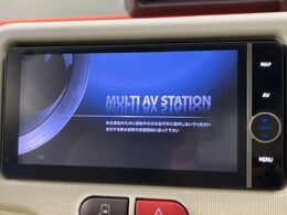 【純正ナビ】人気の純正ナビを装備しております。ナビの使いやすさはもちろん、オーディオ機能も充実！キャンプや旅行はもちろん、通勤や買い物など普段のドライブも楽しくなるはず♪