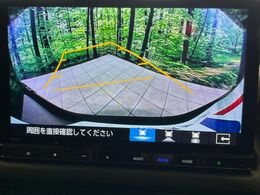 【バックカメラ】駐車時に後方がリアルタイム映像で確認できます。大型商業施設や立体駐車場での駐車時や、夜間のバック時に大活躍！運転スキルに関わらず、今や必須となった装備のひとつです！