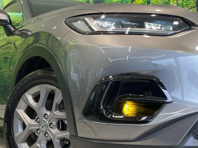 【LEDヘッドライト】悪天候や夜間走行時も良好な視界を確保し安心して運転できる高輝度LEDヘッドライトを装備！点灯速度が早く、消費電力も抑えられています。