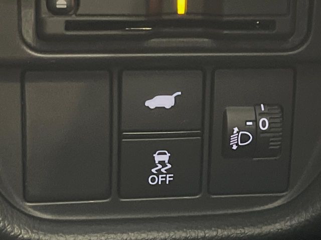 【パワーバックドア】スマートキーや運転席のボタンを押すだけでリアゲートが自動で開閉します！荷物を持っている時や、高い位置にあるバックドアを閉める際に便利な機能です♪