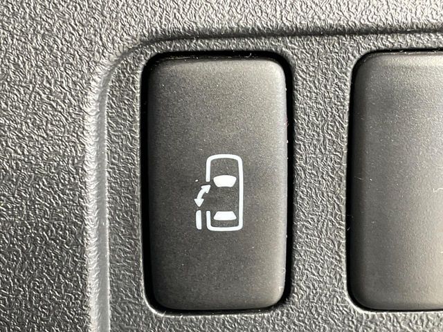 【パワースライドドア】スマートキーや運転席のスイッチでスライドドアの開閉が可能♪電動だから力を入れてドアを開ける必要が無く、小さいお子様でも、重い荷物を持っている時もラクに開け閉めできます♪