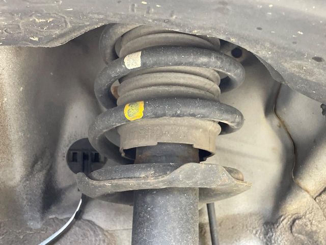 お車を安心してお乗りいただく為には、足回りの定期点検が欠かせません。サービスサポート（有償保証）では無料点検もご提供しており、安心のカーライフをお過ごしいただけるサポート体制が整っています。
