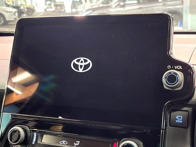 【10.5インチワイドナビ】高級感とインパクトのある大型ワイドナビを装備。各種オーディオ操作はもちろん、横長ワイド画面でのマップ2分割表示など、利便性も高いナビです♪