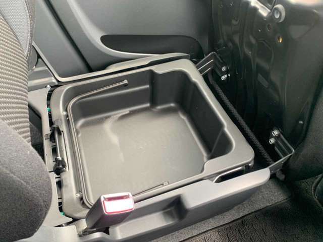 総額については、プランや登録の方法、陸送の有無などで変わります。車両状態なども合わせてご返答させて頂きますので、お気軽に電話、メールで問い合わせ下さい。迅速にご対応させて頂きます！