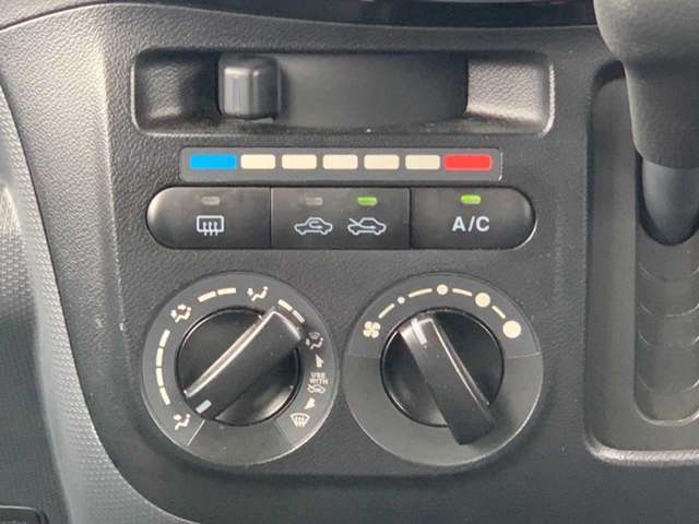 コンチネントは自動車保険代理店です。お車の購入をご検討の際は、やはり保険料の変化も気になるところ。一緒にご相談出来ます！もしもの事故をしてしまった時は、修理工場と保険代理店が一緒ならやっぱりスムーズ。