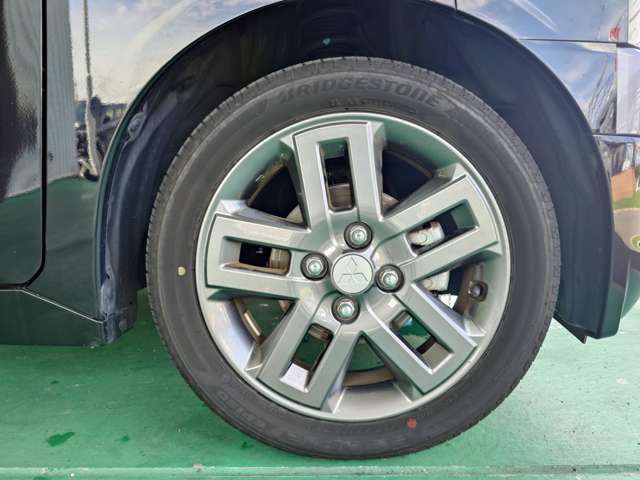 ■親切・丁寧な接客をお約束■　初めてお車のご購入を検討されている方や、お車についてあまり詳しくない方にも分かりやすい接客を心掛けております。女性営業スタッフも在籍！購入に不安がある女性の方もぜひ♪