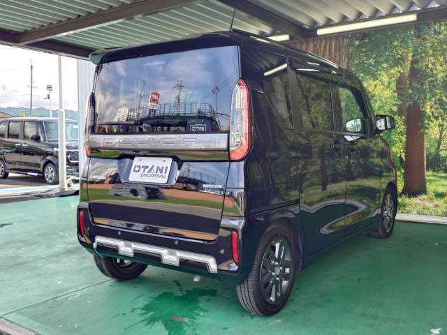 ■充実のアフターサービス■　車の販売はもちろん、自社整備工場・自社鈑金工場・オイル交換＆点検専門店舗を完備しておりますので納車後もお客様のカーライフをトータルでサポートいたします。