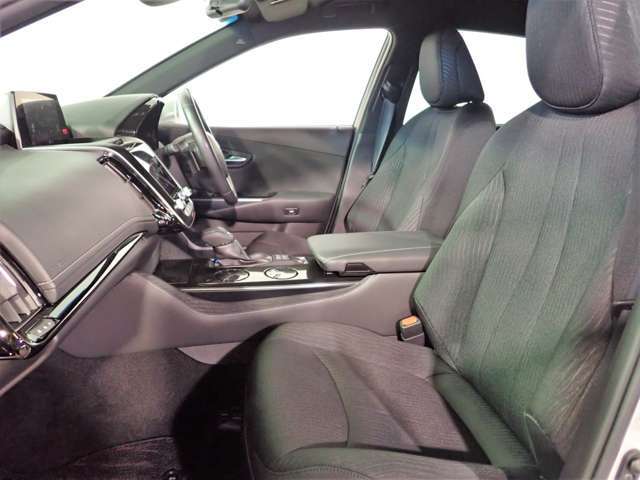 ◆三重県最大級の大型屋内中古車センター♪ヴァーサス鈴鹿店です♪オールジャンルの展示車が盛り沢山です♪在庫の無い車両のオーダーも受け付けます♪電話→059-384-5050までお問合せ下さい◆