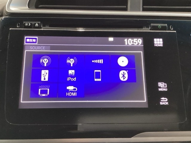 ナビゲーションはフルセグTV対応の純正メモリーナビを搭載しています。Bluetoothオーディオ機能がありますので、スマートフォンなどの音楽も再生できます。