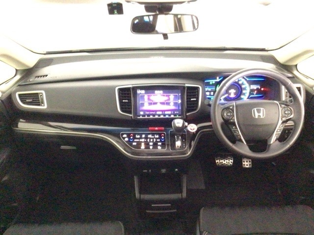 【前方視界】開放的な前方視界！運転がしやすく疲れにくいです♪窓が大きく、見通しがとっても良いおクルマですよ♪