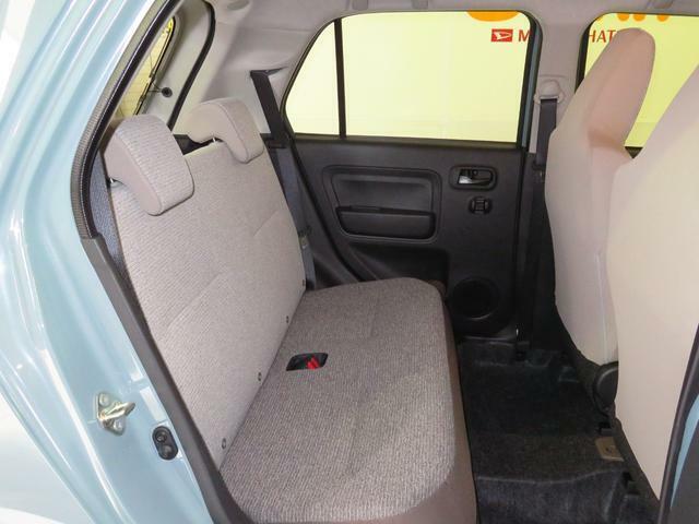トコットの後部座席は、ゆとりある空間と明るい配色で快適に座れます。座面がブラウンなので汚れが目立たないのがうれしいです。