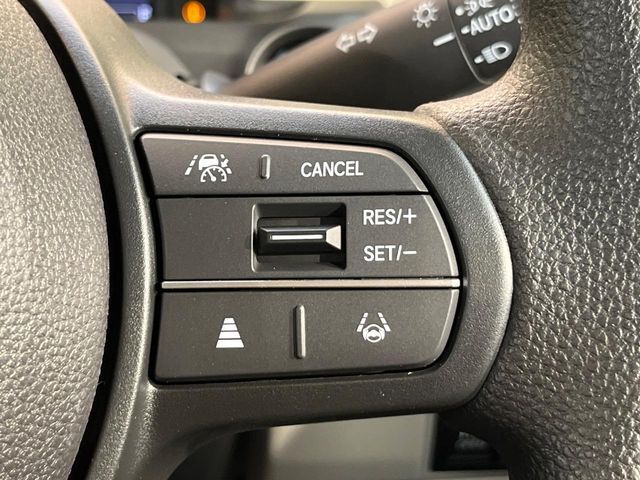 【アダプティブクルーズコントロール】高速道路での長距離走行が楽に！！自動で速度を保つクルーズコントロールが、衝突軽減システムと連携し、前方の車両を感知して車間を保つように速度調節してくれます！！